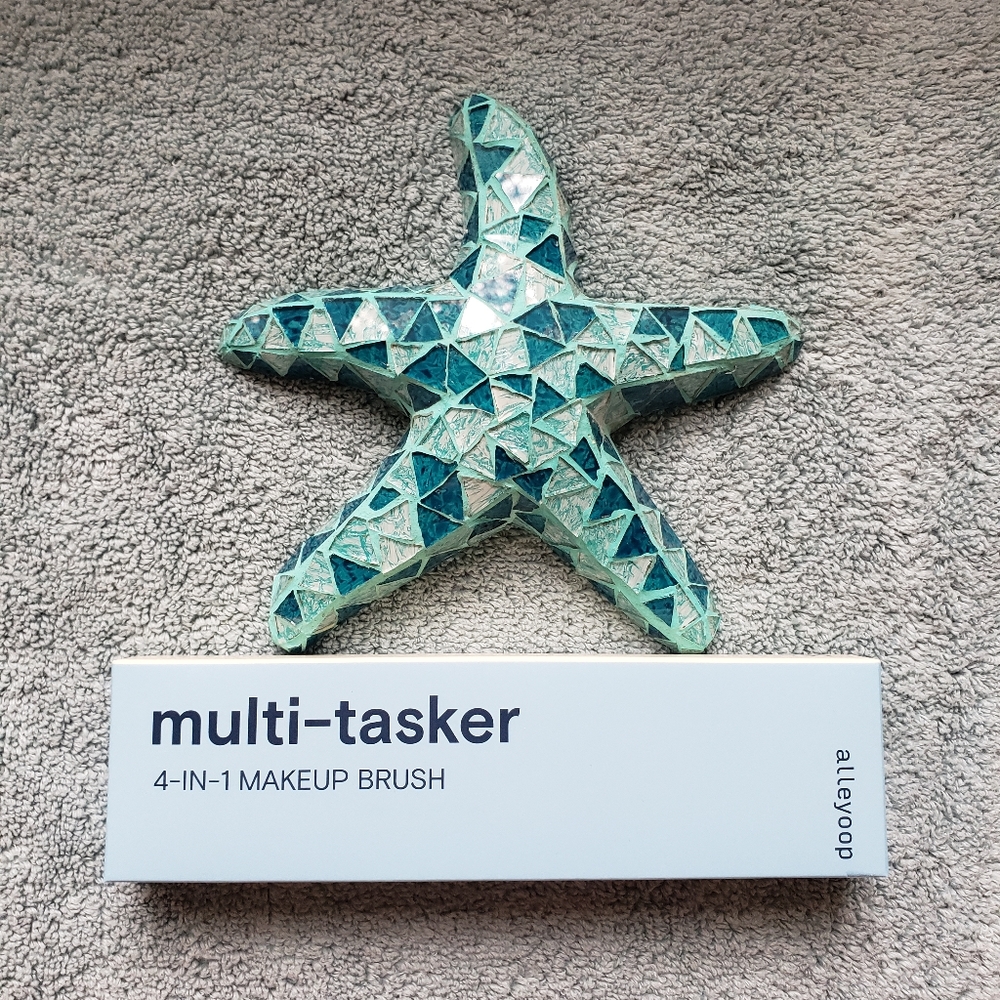 Alleyoop multi tasker 4 in 1 makeup brush.